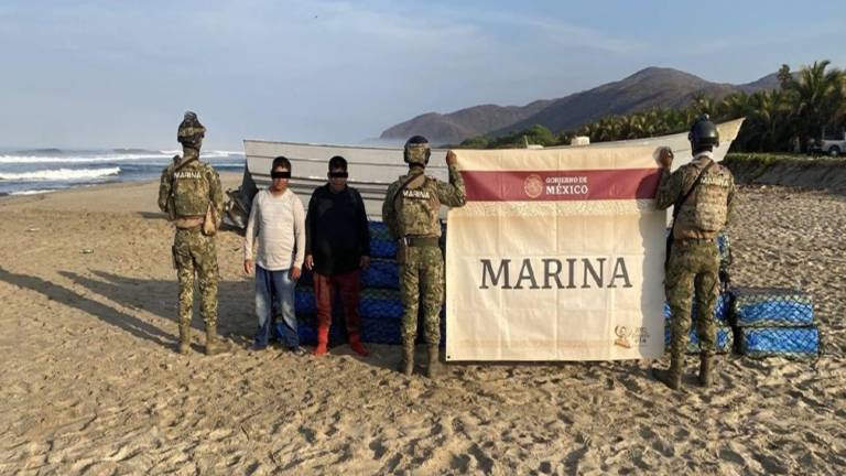 La embarcación detenida navegaba con 26 bultos de cocaína frente a las costas del estado de Guerrero.