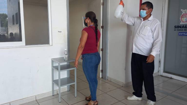 Hospital General de Escuinapa asigna espacio a familiares de enfermos con Covid-19