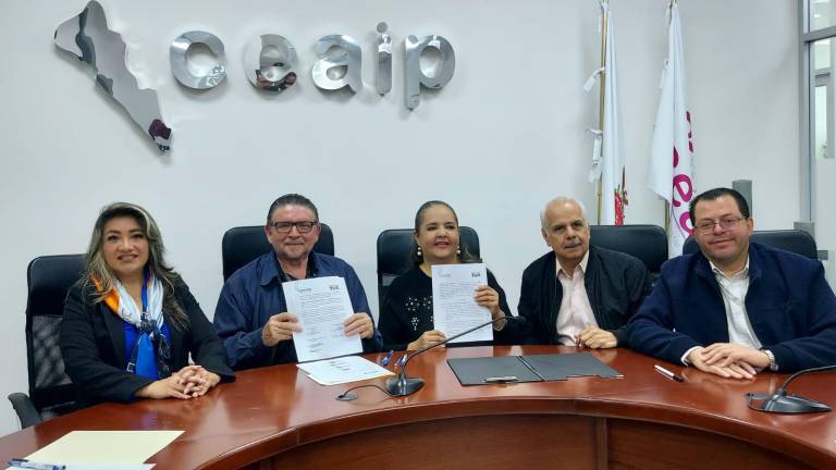 CEAIP y Asociación de Periodistas y Comunicadores ‘7 de Junio’ firmaron el convenio.