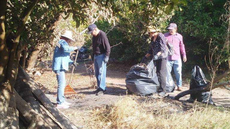 El Ayuntamiento de Escuinapa participó en una jornada de limpieza en la playa Punta de Granos.