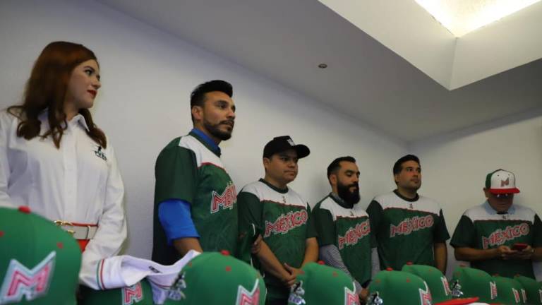 La selección mexicana U-10 recibe sus uniformes