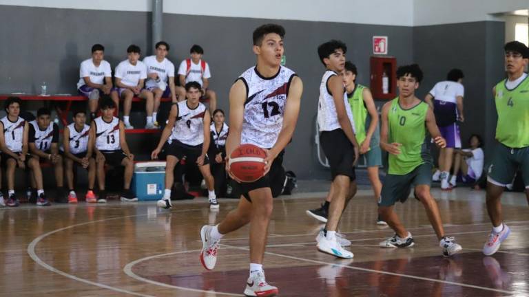 Los sinaloenses llevan paso impecable.