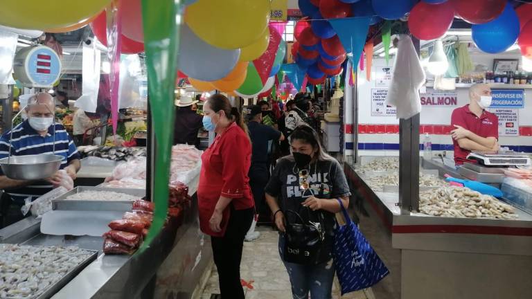 Con música de banda y recorrido del Alcalde, festejan locatarios 105 años del Mercado Garmendia en Culiacán