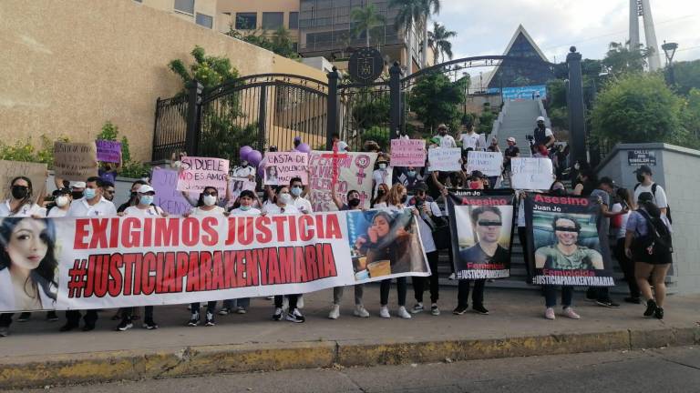 Una marcha salió de Catedral para terminar al pie de La Lomita, para exigir justicia por Kenia.