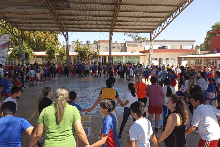 Ponen en acción a cientos de niños en Primaria Nezahualcóyotl