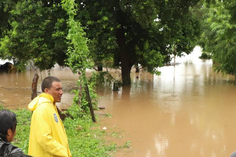 Juan perdió sus vacas y sus cultivos, asegura que todos en El Walamo y en la zona sur están igual