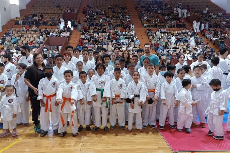 Mazatlecos conquistan 39 medallas en el Torneo Regional de Karate Do, Burgos San