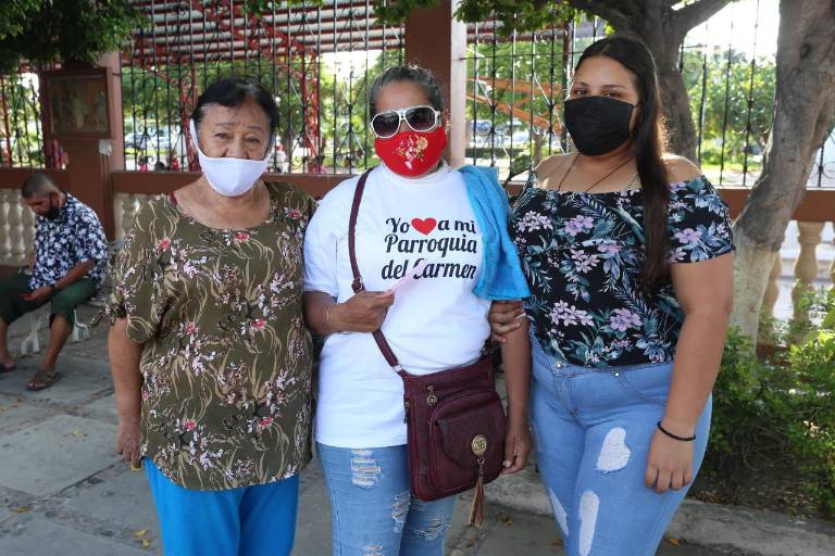 Feligreses celebran a la Virgen del Carmen