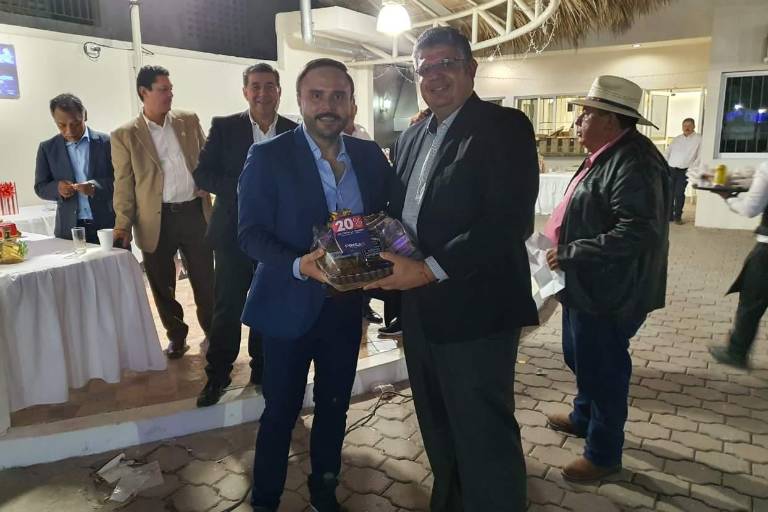 Ingenieros brindan por el Año Nuevo