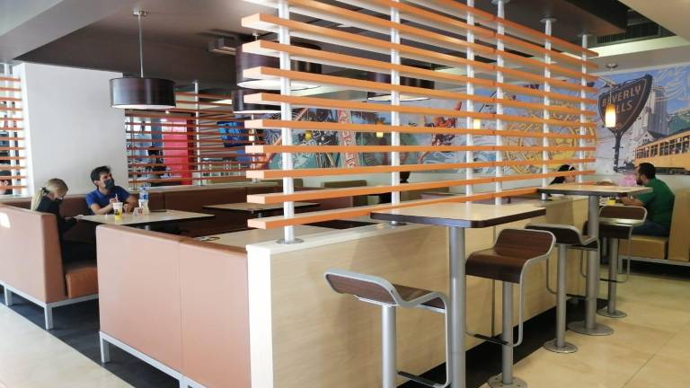 Las ventas han caído hasta un 30 o 40 por ciento, así lo informó Miguel Taniyama Ceballos, presidente de la Cámara Nacional de la Industria de Restaurantes y Alimentos Condimentados.