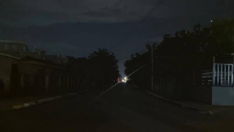Familias del ejido Benito Juárez padecen cortes recurrentes de energía eléctrica en la zona.