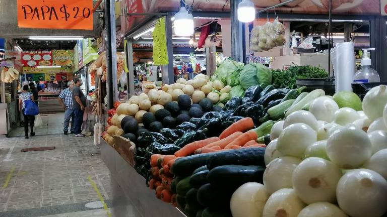 Comerciantes del Centro de Culiacán se arriesgan a abrir durante el huracán ‘Pamela’; reportan bajas ventas