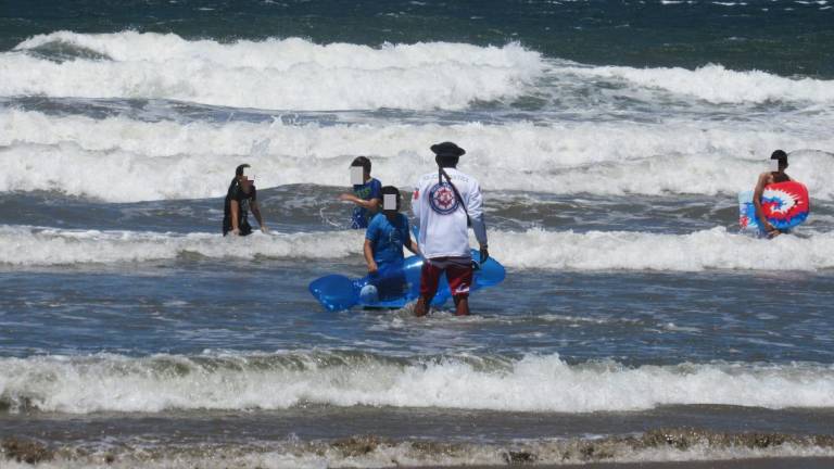 Alertan a bañistas por efectos de mar de fondo durante el fin de semana