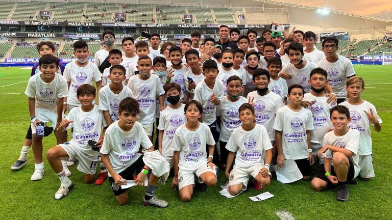 Un nutrido grupo de niños y adolescentes estuvieron de visita en El Kraken.