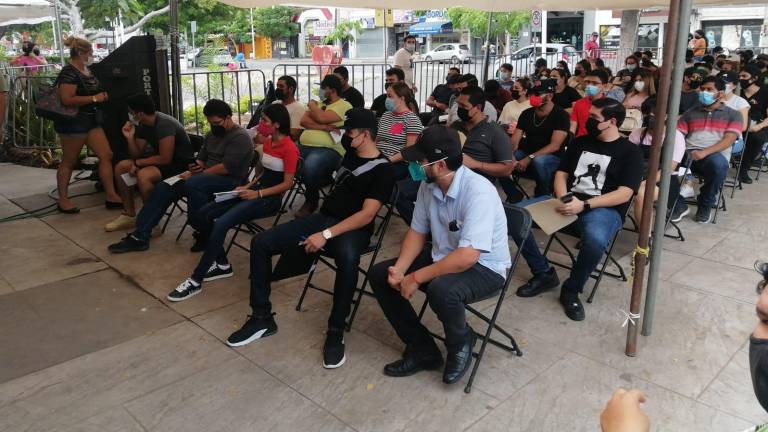 Transcurre tranquilo segundo día de vacunación en el Polideportivo Juan S. Millán, de Culiacán