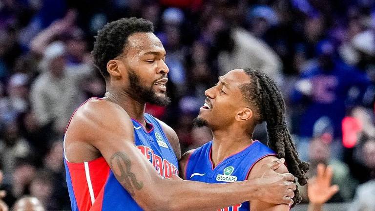 Daniss Jenkins (24) fue el principal anotador de Pistons, en el triunfo sobre Lakers.