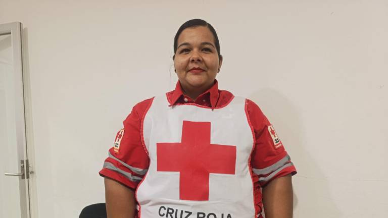 Griselda Santos comenzó como voluntaria en Cruz Roja Escuinapa a los 16 años y actualmente se desempeña como radioperadora de la institución.