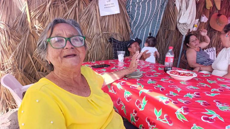 La Fiesta del Mar de Las Cabras la conecta a su esencia, a su familia, indicó doña Ernestina.