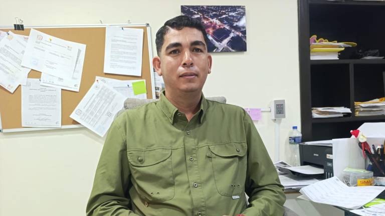 Trinidad Ibarra Martínez, Tesorero Municipal de Escuinapa, descarta que vaya a renunciar al cargo.