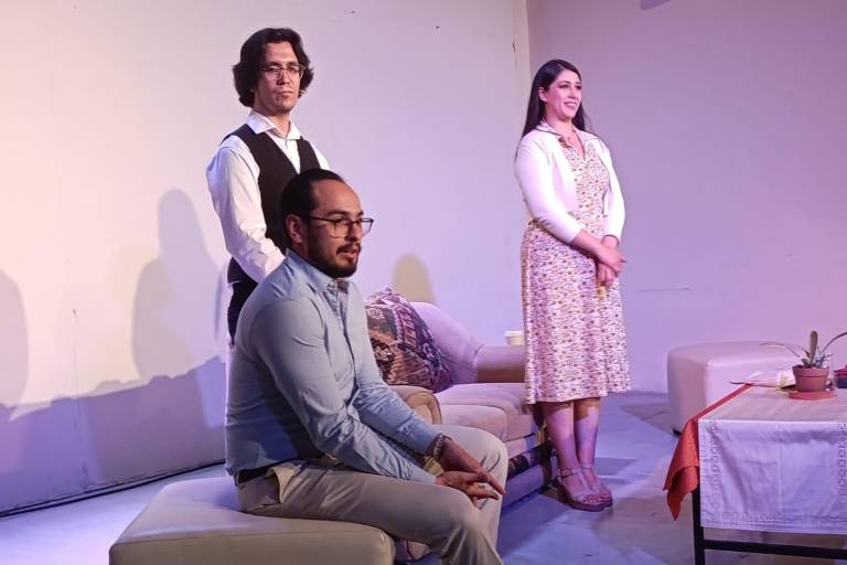 Ópera ‘El Teléfono’ divierte al púbico con su historia de amor