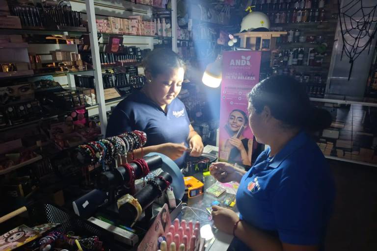 La caída de una línea eléctrica ocasiona fallas en el sur de Sinaloa