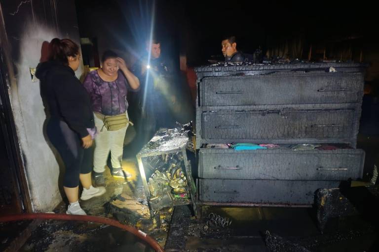 Incendio consume ahorros de comerciante en el Centro de Escuinapa