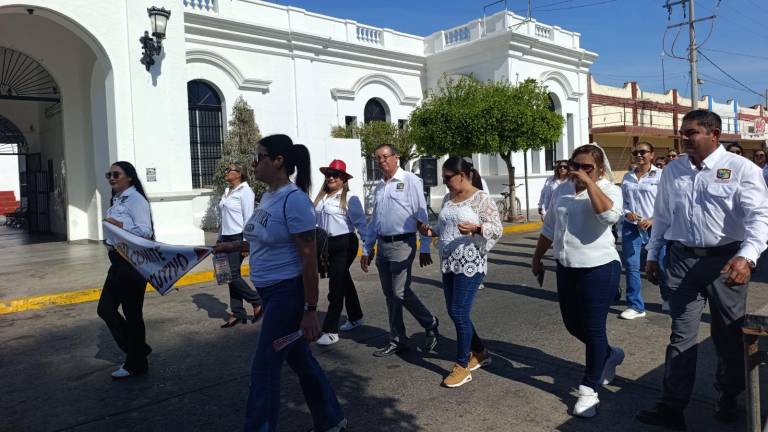 Desfile del Día del Trabajo en Escuinapa luce con baja participación.