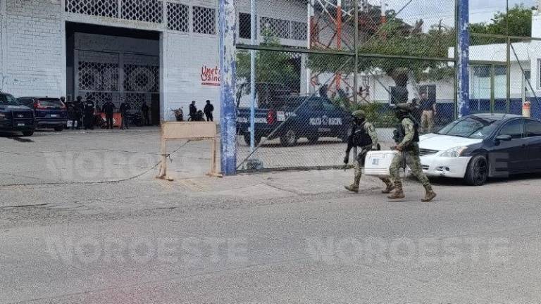 Atentado con explosivo en Seguridad Pública de Escuinapa deja dos heridos y pánico en la zona