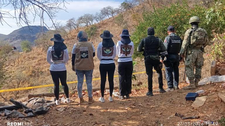 Buscadoras y autoridades realizaron labores de rastreo en La Tuna, donde fueron localizados restos óseos calcinados.