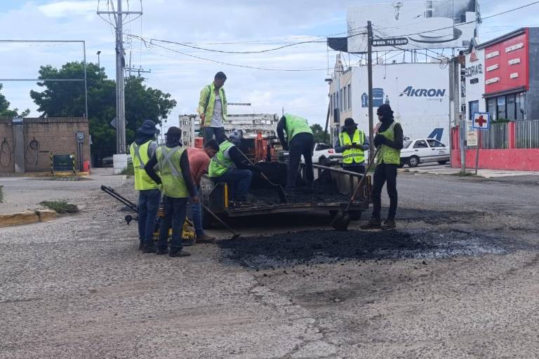 Gobierno federal realiza bacheo en carreteras en Escuinapa