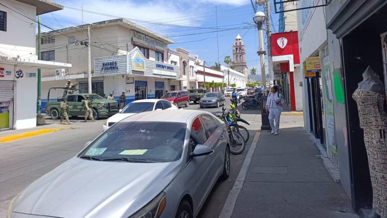 Elementos del Ejército mexicano mantiene un operativo en el Centro de Escuinapa.