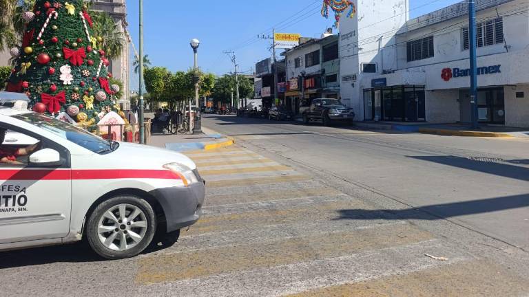 Calles y negocios de Escuinapa permanecieron vacíos tras las balaceras registradas al amanecer.