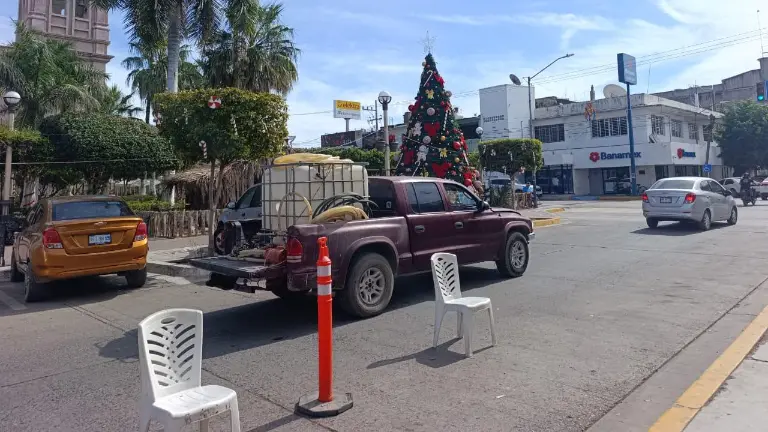 Ante la falla en el servicio de agua, en Escuinapa volvió a incrementarse la venta del líquido por parte de particulares.