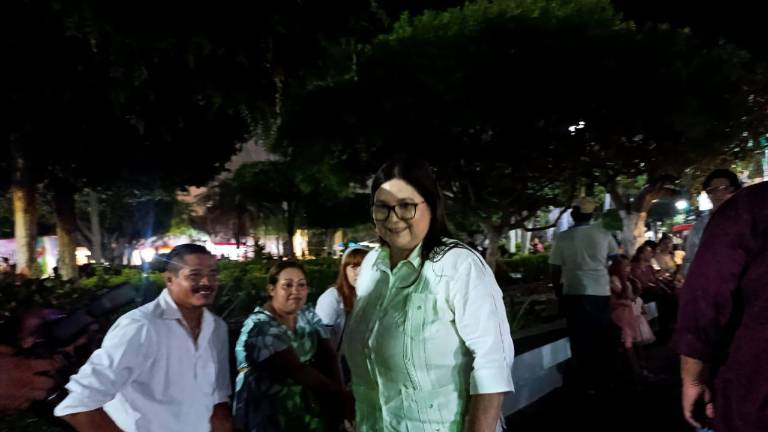 La Senadora Imelda Castro en un recorrido por Escuinapa.