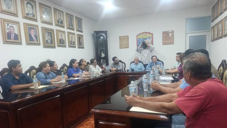 El Secretario de Economía del Gobierno de Sinaloa, Diego Armando Aguerrebere Espitia, en reunión en Escuinapa.