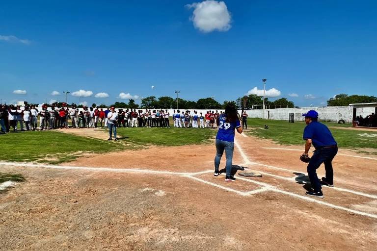 Inaugura Alcaldesa Liga de Béisbol Tercera Fuerza ‘Rafael Palomares Rodríguez’, en Escuinapa