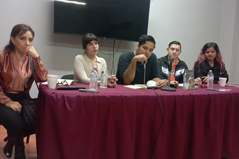 Presentan poetas mazatlecos antología ‘Sobre la fiebre y la poesía’