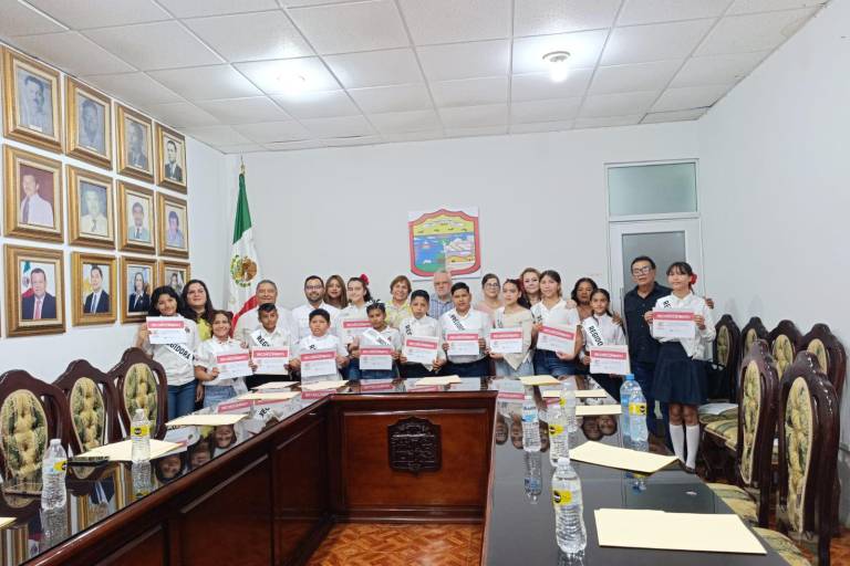 Sesión de Cabildo en Escuinapa es presidida por niños y niñas