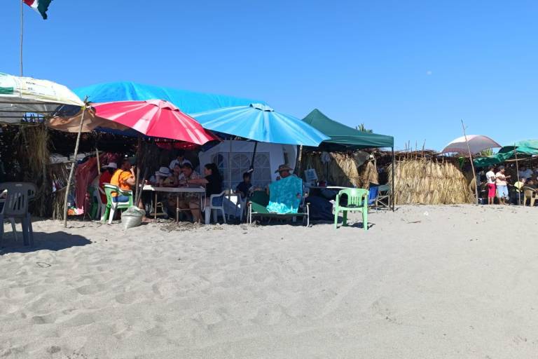 Rescatan a una menor en la playa en las Fiestas del Mar de Las Cabras