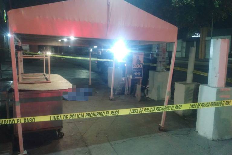 Asesinan a balazos a una mujer en una taquería, en la noche del jueves, en Culiacán