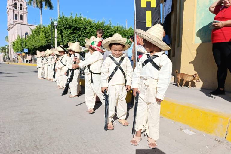 Planteles de preescolar de Escuinapa conmemoran con desfile la Revolución Mexicana