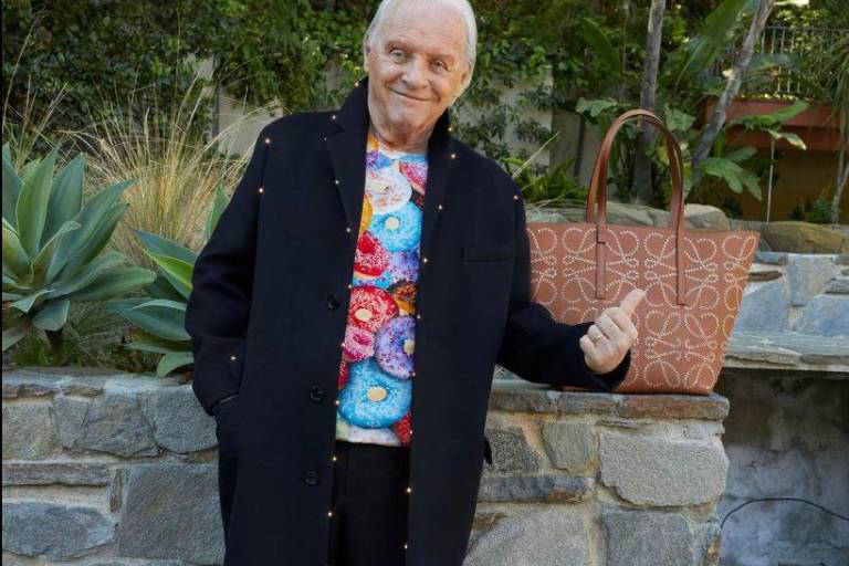 Celebra el actor Anthony Hopkins 47 años de estar sobrio con un inspirador mensaje