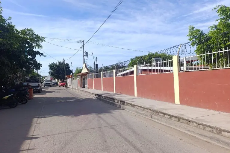 Denuncian padres de familia que viven bajo bombazos y disparos en Escuinapa