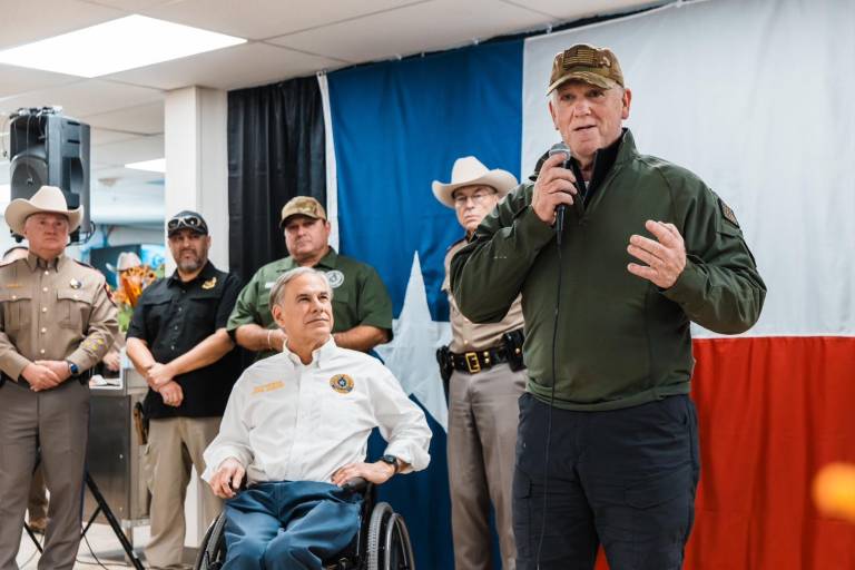 Alista próximo ‘zar de la frontera’ muro fronterizo y mega cárcel para deportados