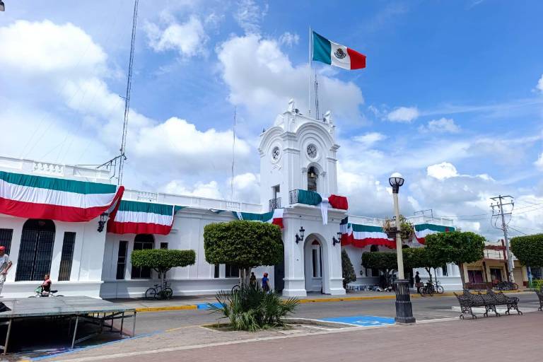 Decoración de fiestas patrias en Escuinapa estuvo a cargo de una coordinadora de eventos
