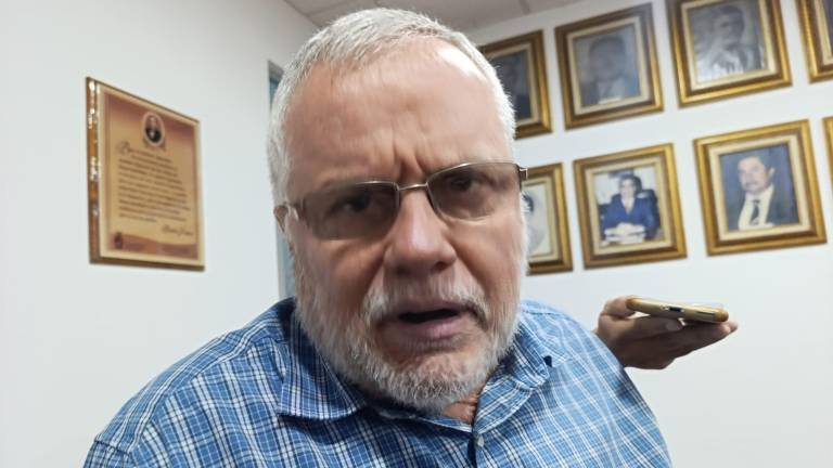 Víctor Díaz admite omisiones en presupuesto y deja en el aire futuro del tesorero.