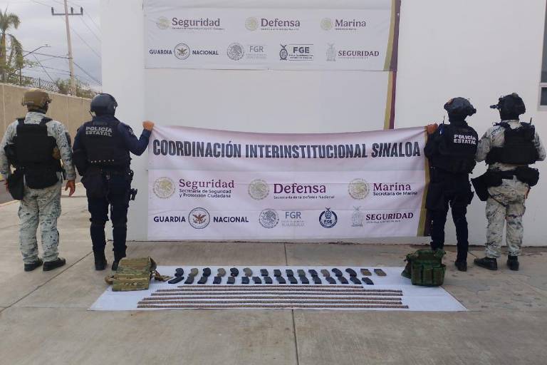 En Culiacán, aseguran vehículos y arsenal en operativo en la zona norte