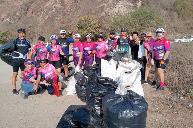 Se unen Fridas en Bici y alumnos del CBTis 51 a la Gran Jornada de Limpieza de Playas 2025