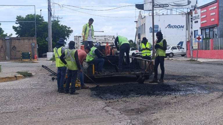En Escuinapa el Gobierno federal ya realiza el bacheo de la carretera México 15.