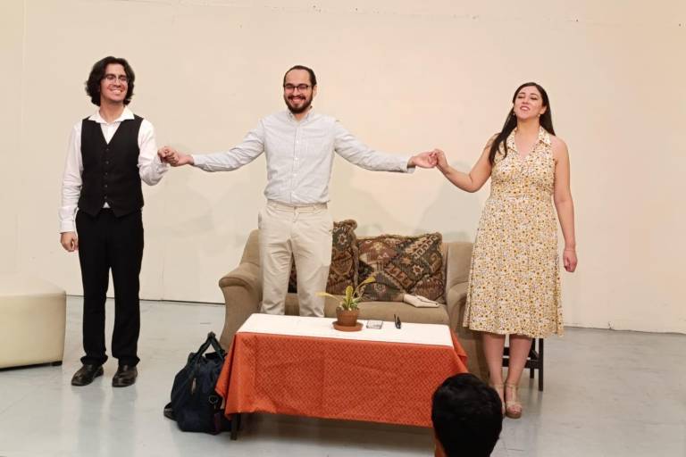 La ópera ‘El teléfono’ divierte al público en Casa Haas